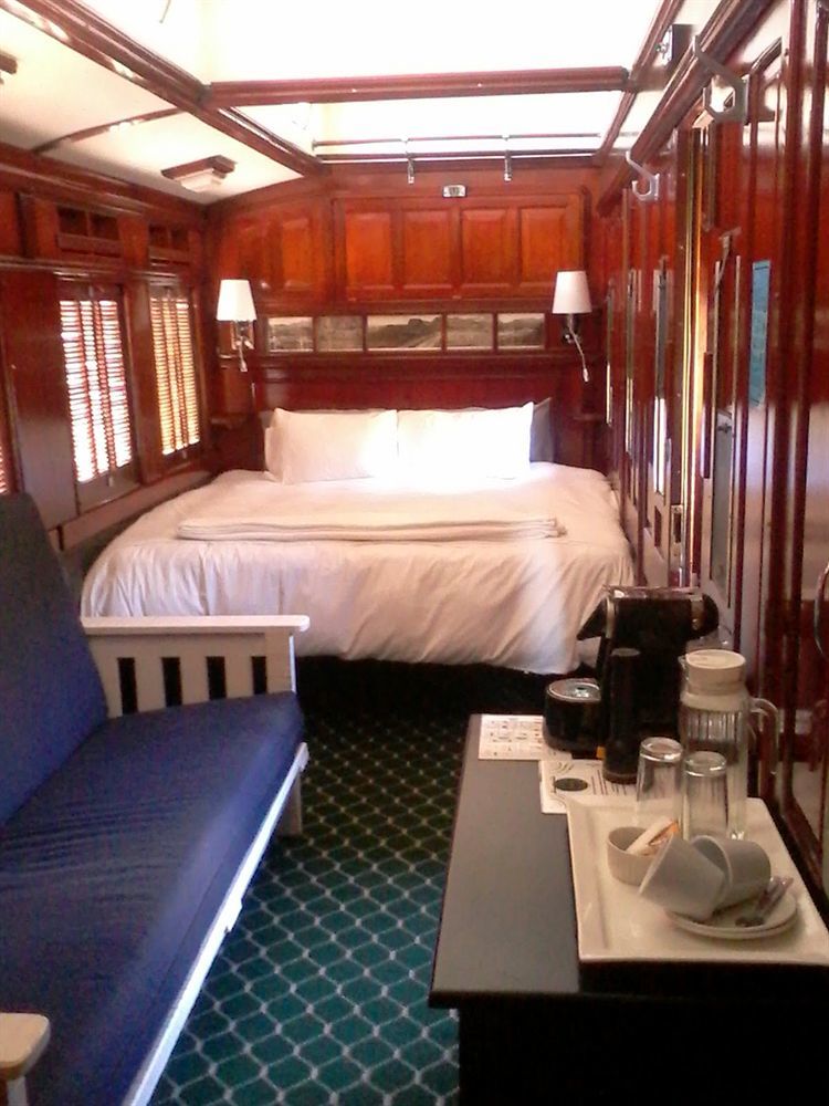 Santos Express Train Lodge Hostel Моссел-Бей Экстерьер фото